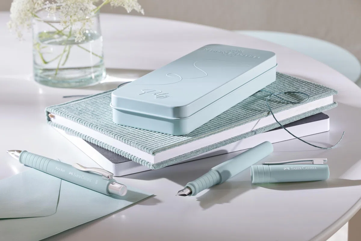 Faber-Castell 241053 Ensemble d'écriture Poly Pen bleu caribéen, Stylo-plume avec plume large et stylo-bille, Prise ergonomique, Idéal pour prise de notes, Pour étudiants, Écriture fluide