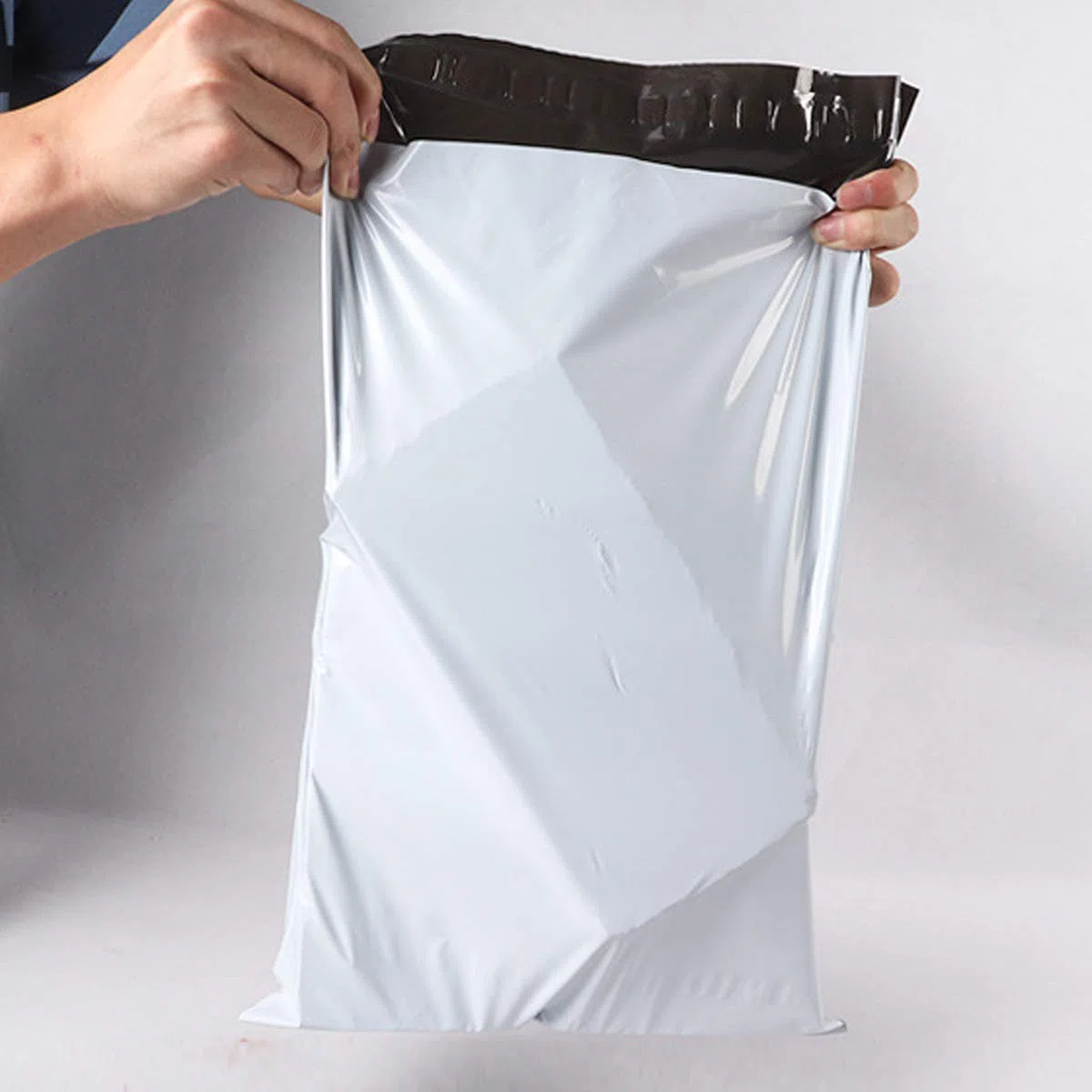Enveloppe Plastique Expedition, Enveloppe d'expédition en plastique Lot de 100 Sacs d'expédition en Plastique, Sacs emballage de colis auto-adhésifs, (254mm x 330mm / 10'' x 13'')